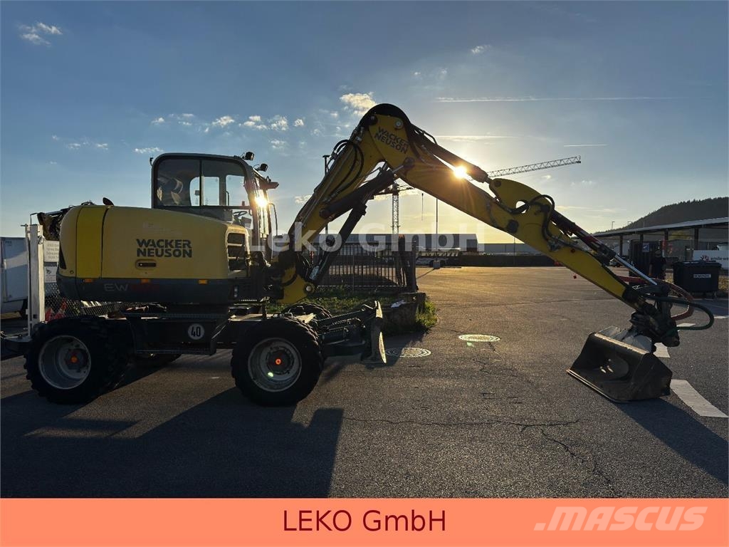 Wacker Neuson EW100 Mit Drei Löfffeln Mobilbagger