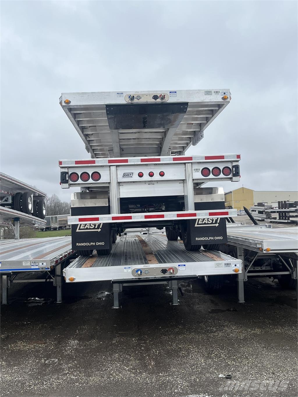 East Mfg FLATBED Valníky