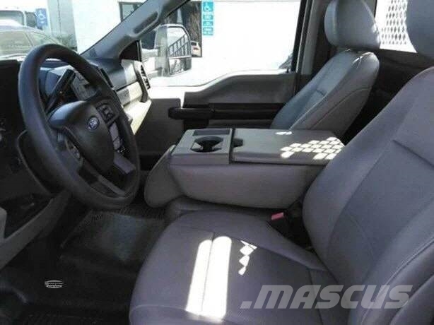 Ford F550 CONTRACTOR Skříňová nástavba