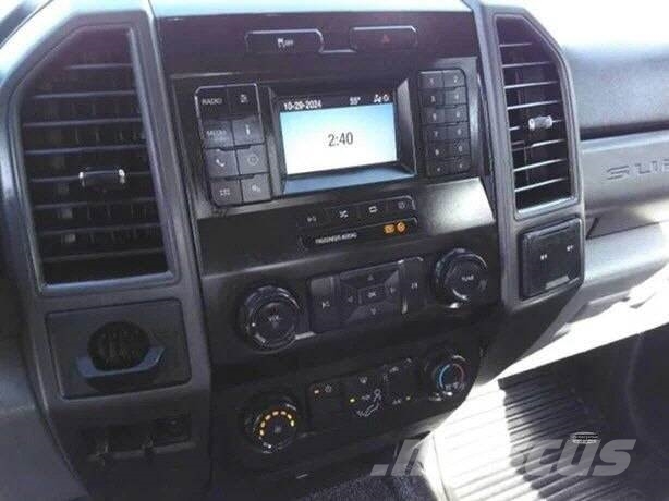 Ford F550 CONTRACTOR Skříňová nástavba
