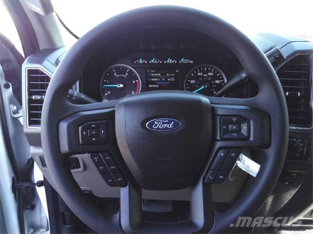 Ford F550 CREW CAB 4 Skříňová nástavba