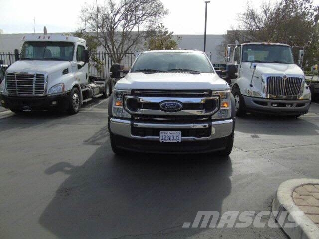 Ford F550 CREW CAB 4 Skříňová nástavba