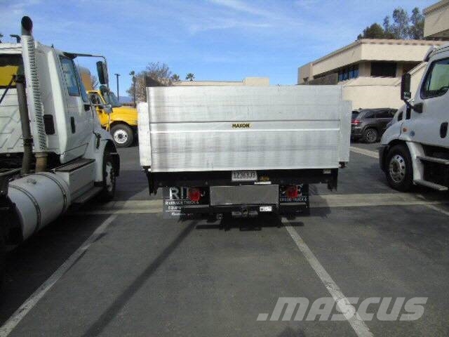 Ford F550 CREW CAB 4 Skříňová nástavba