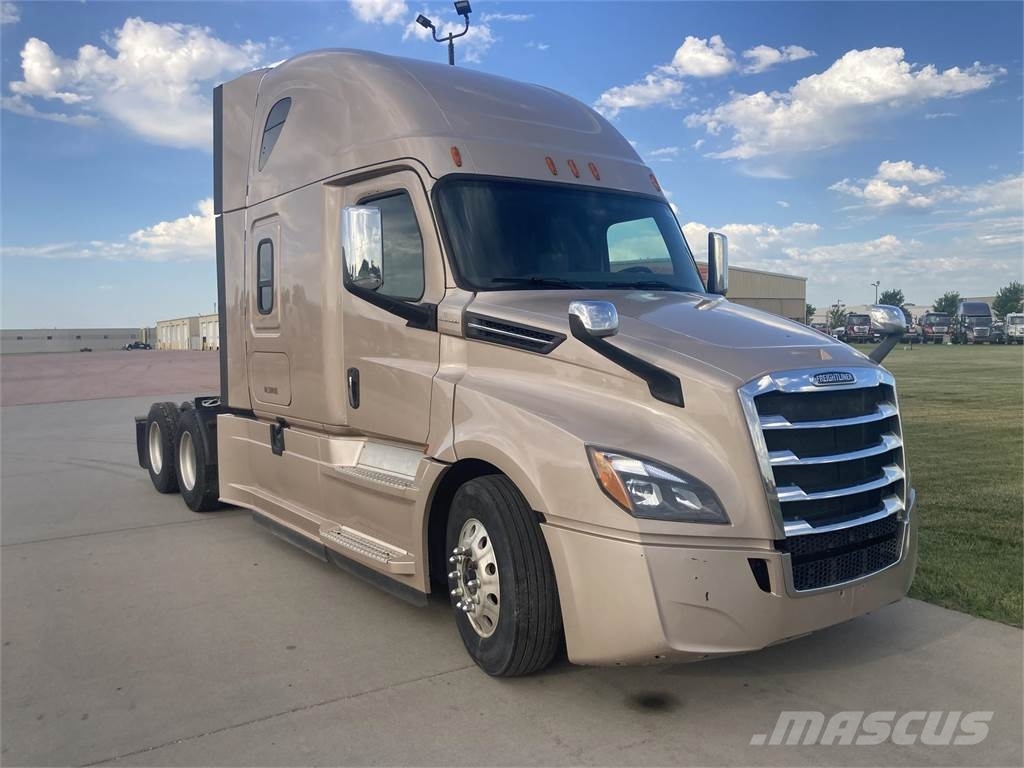 Freightliner Prime Movers
