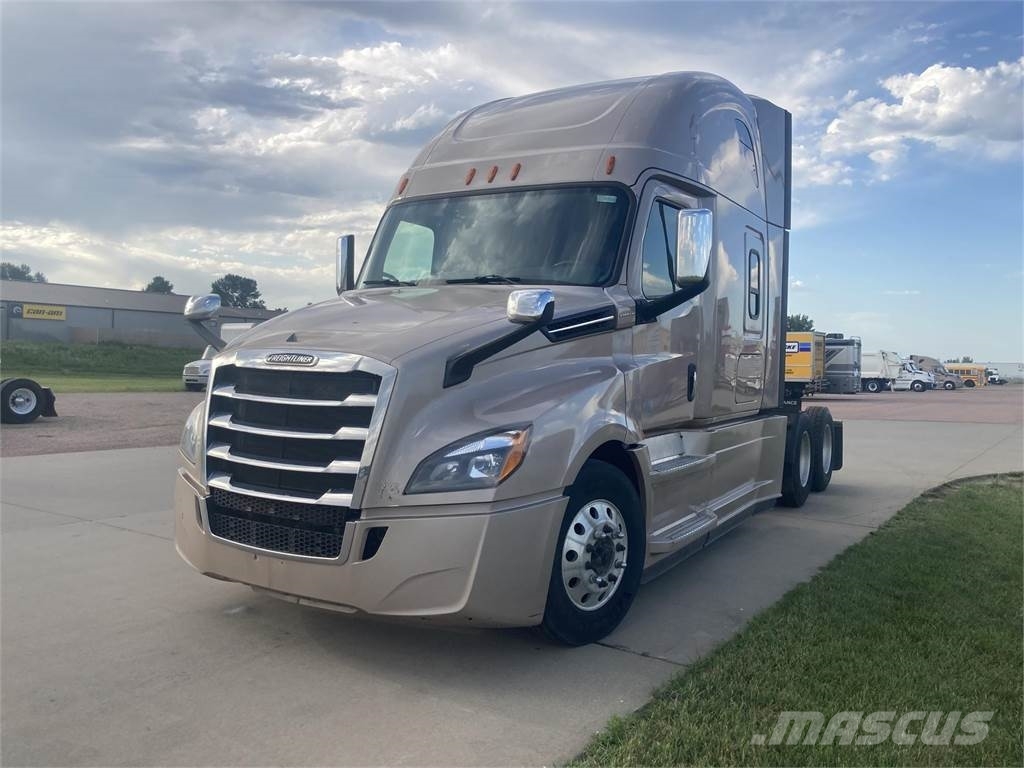 Freightliner Prime Movers