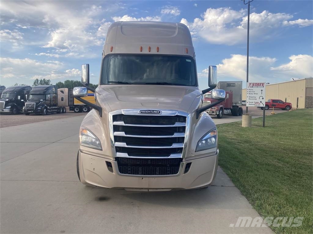 Freightliner Prime Movers