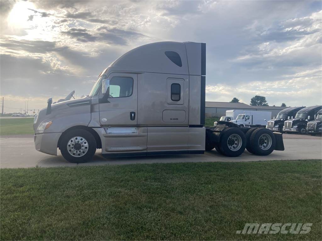 Freightliner Prime Movers