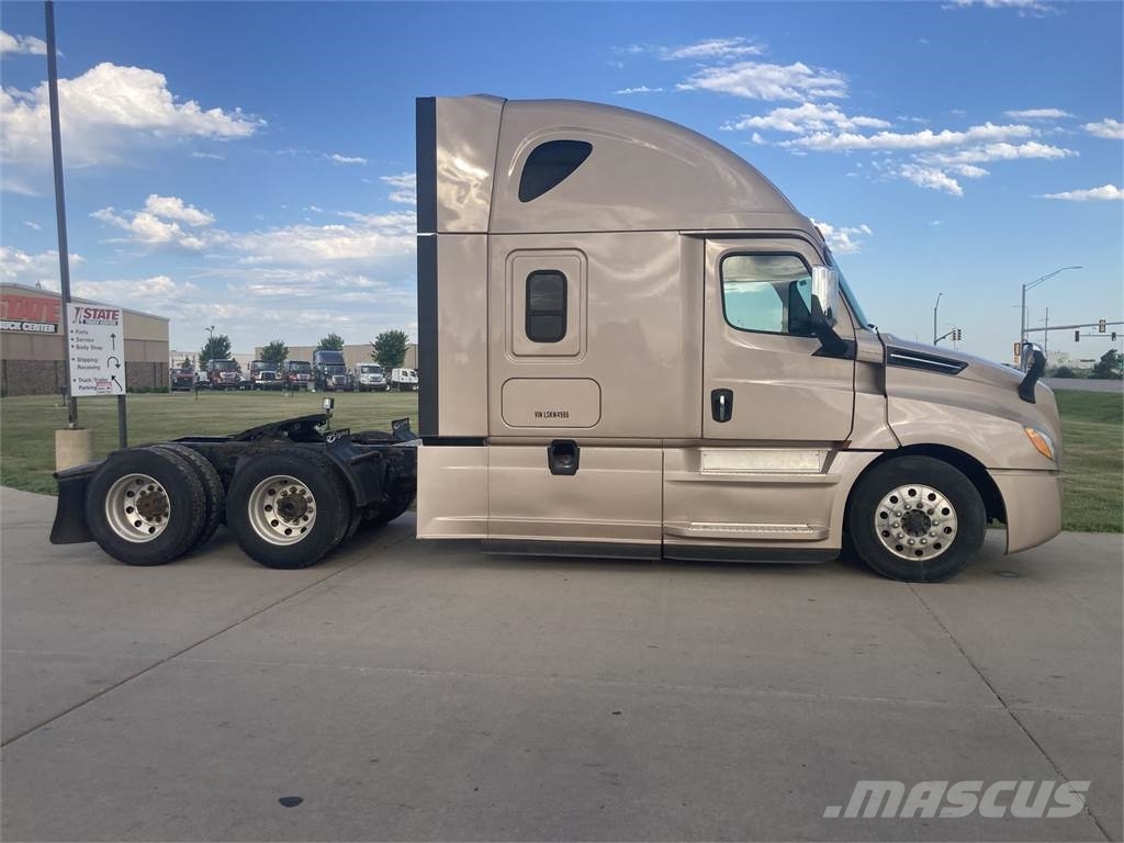 Freightliner Prime Movers