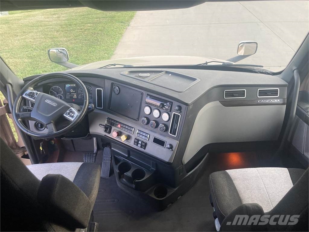 Freightliner Prime Movers