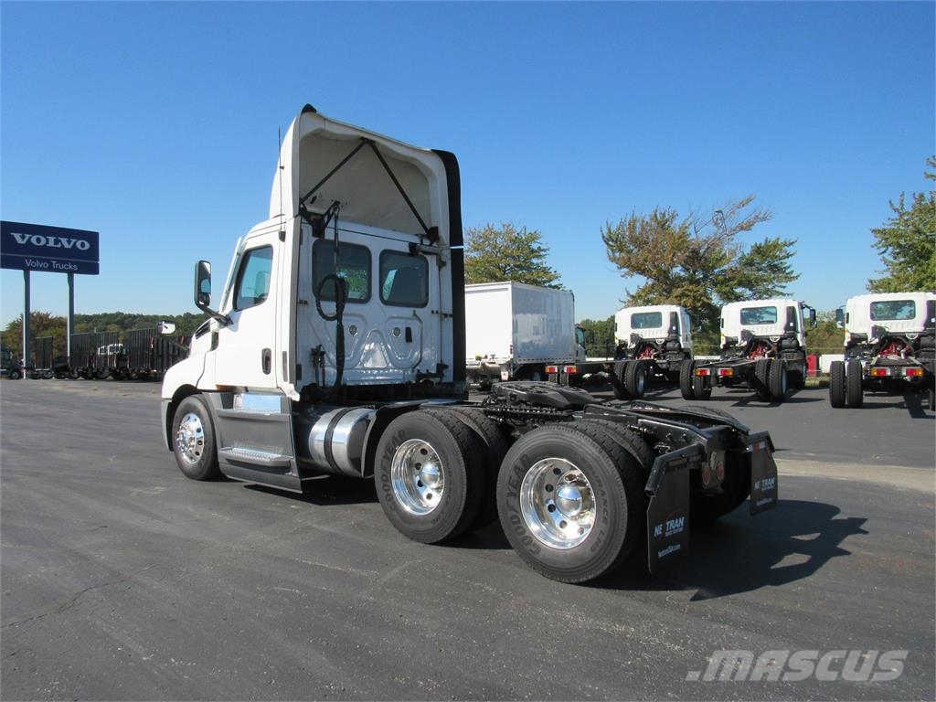 Freightliner CA126DC 中古トラクターヘッド | トレーラーヘッド
