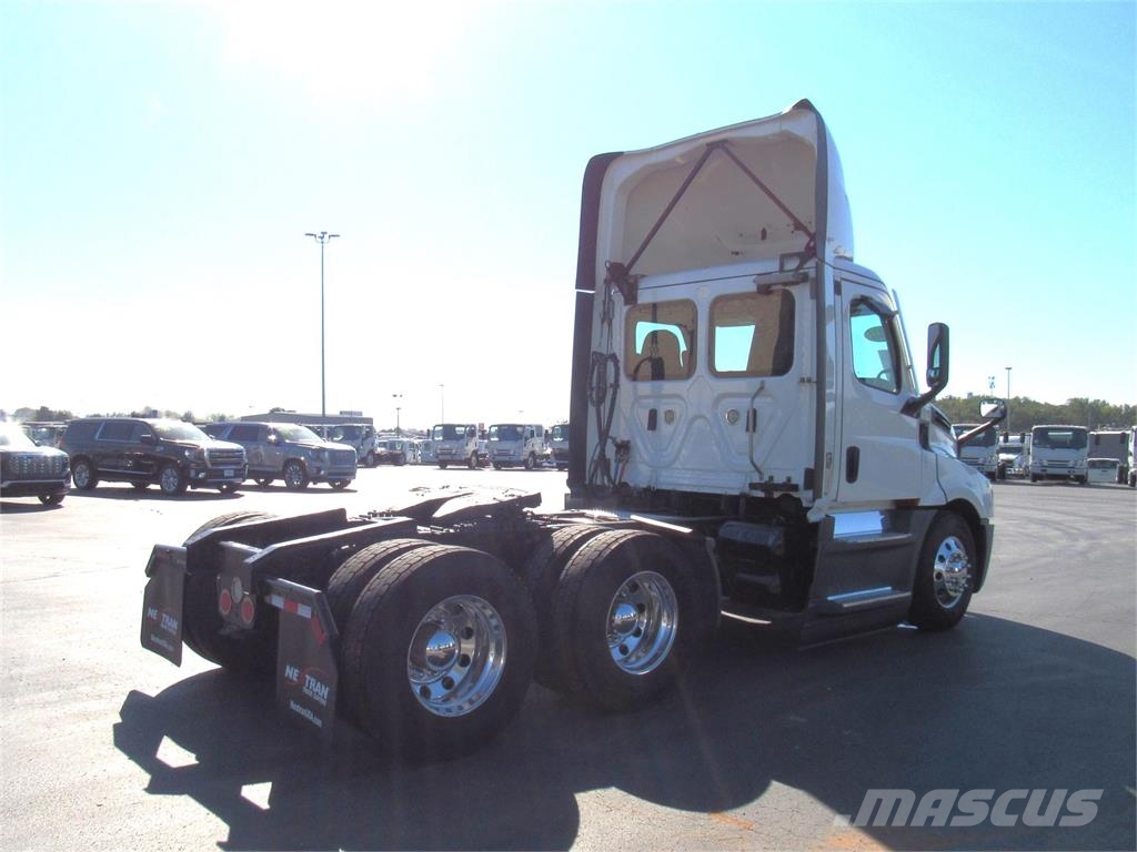 Freightliner CA126DC 中古トラクターヘッド | トレーラーヘッド