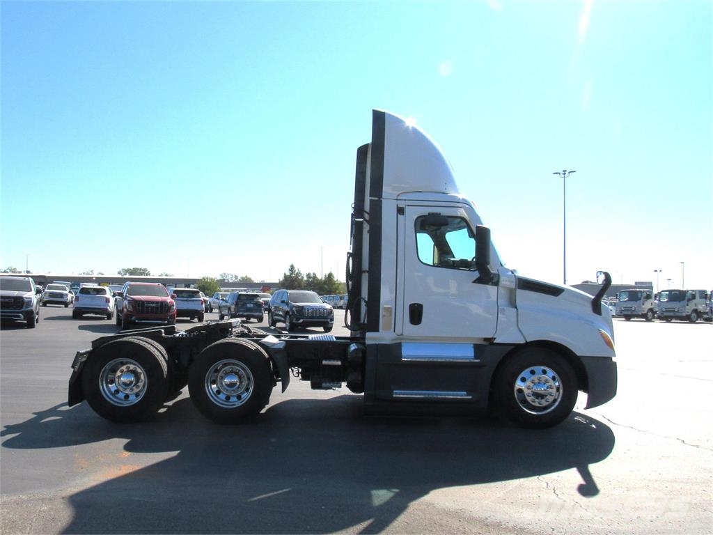 Freightliner CA126DC 中古トラクターヘッド | トレーラーヘッド