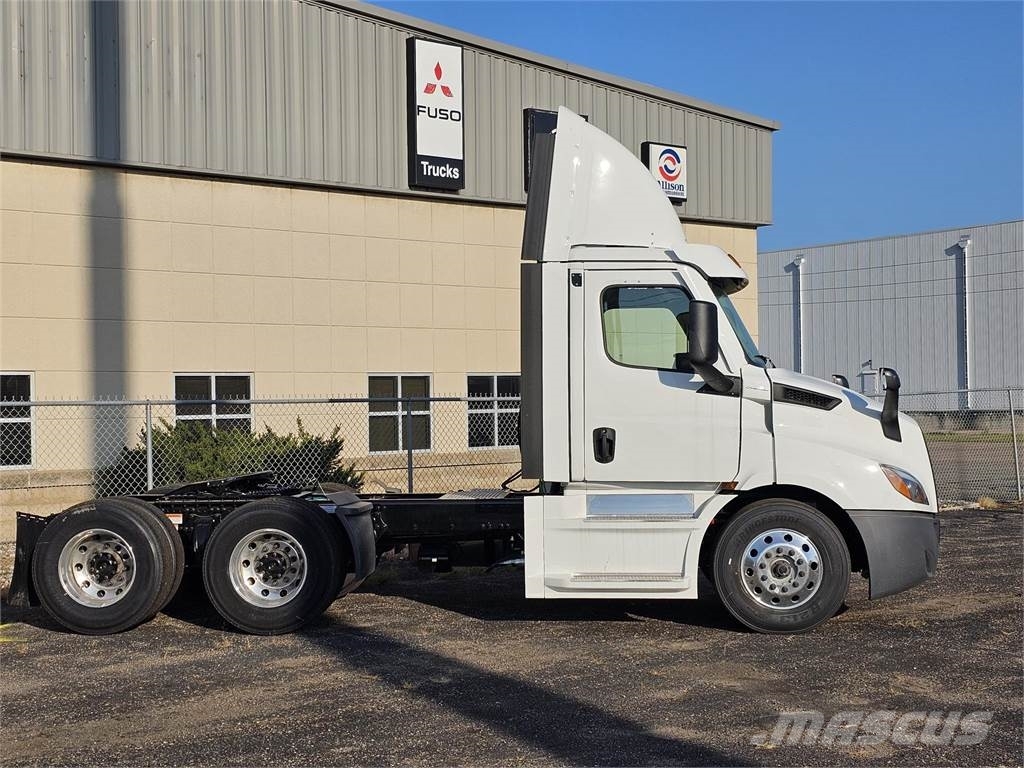 Freightliner PE116DC Седельные тягачи