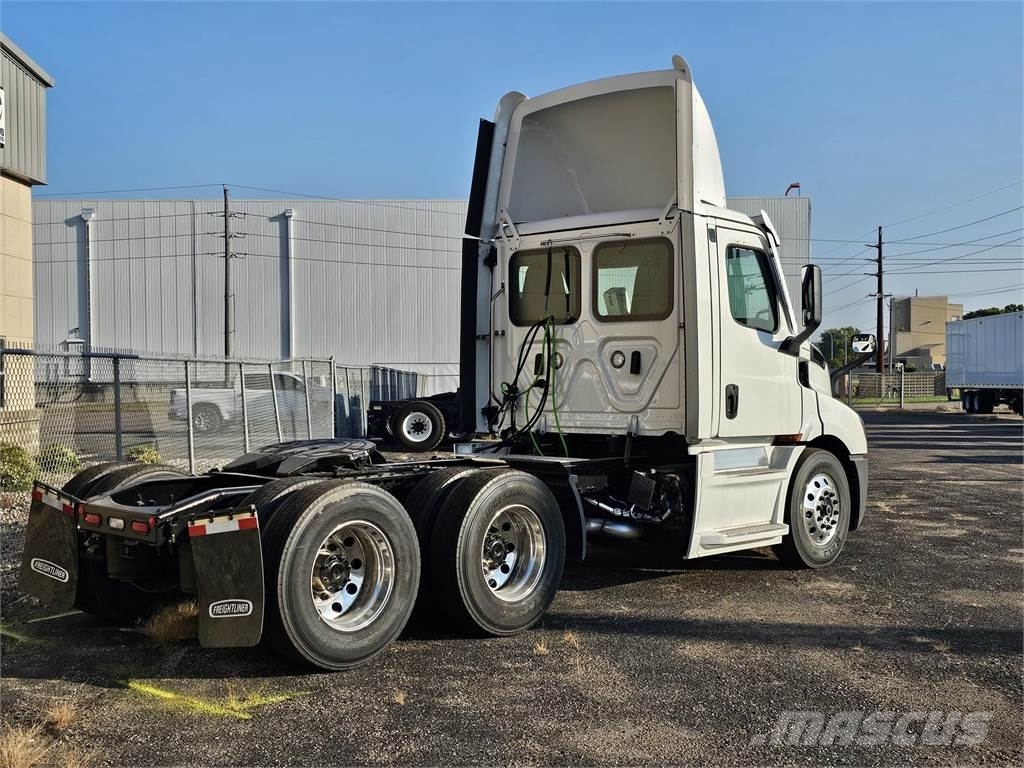 Freightliner PE116DC Седельные тягачи
