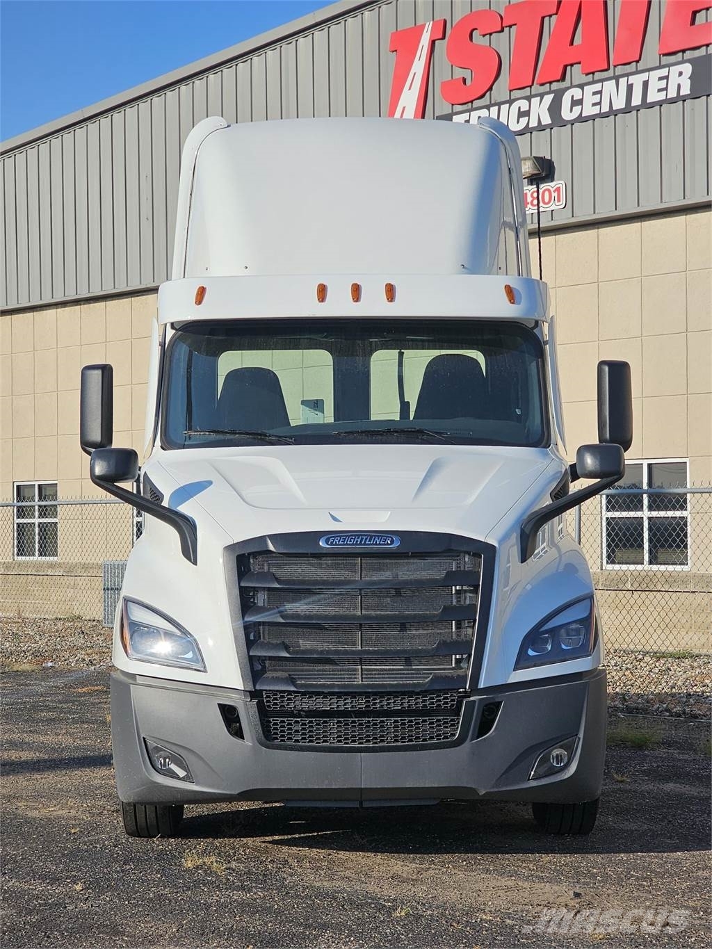 Freightliner PE116DC Седельные тягачи