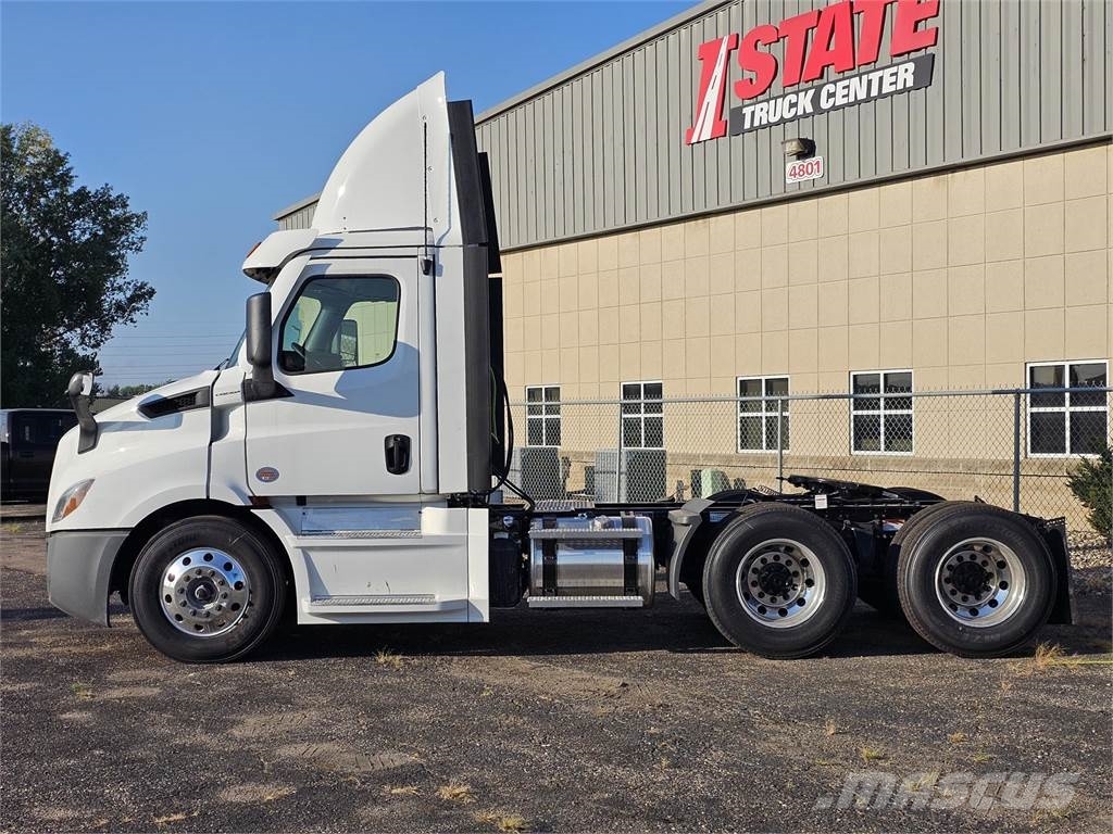 Freightliner PE116DC Седельные тягачи