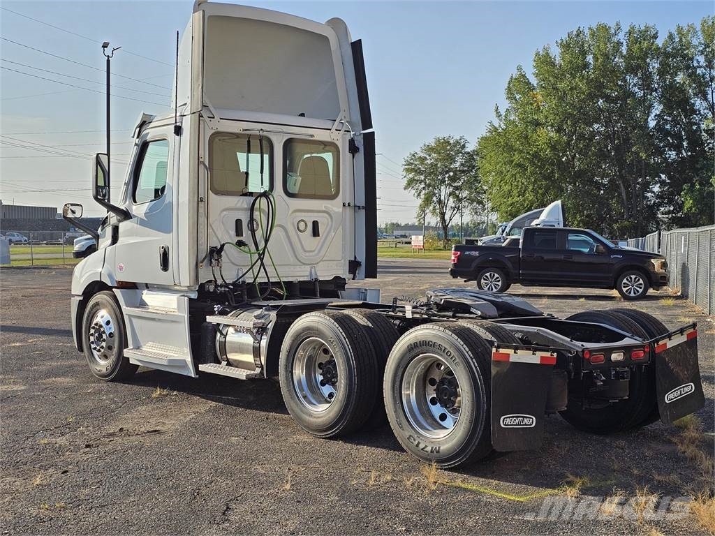 Freightliner PE116DC Седельные тягачи