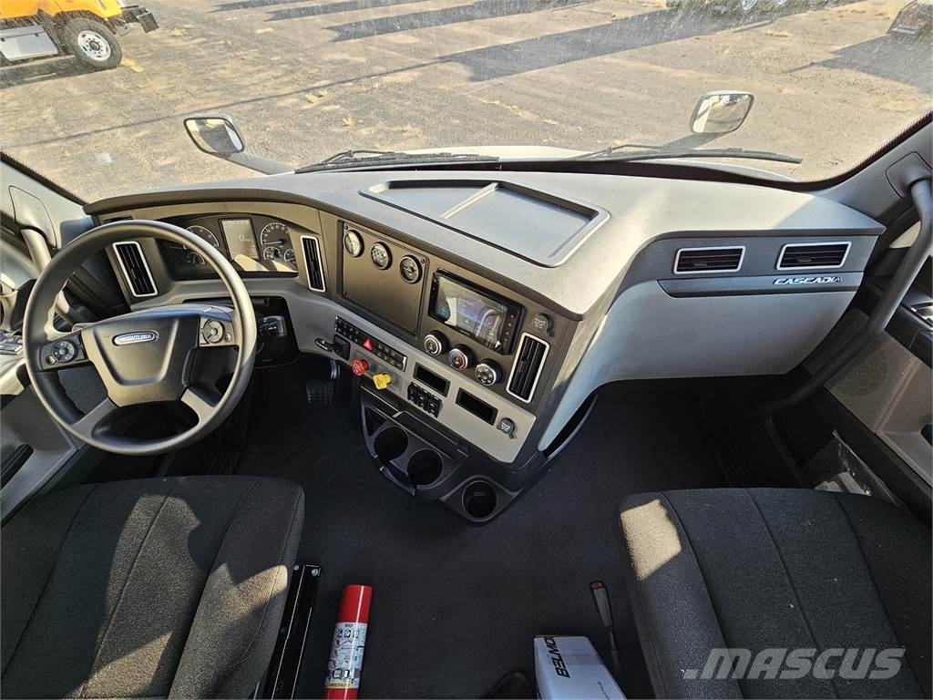 Freightliner PE116DC Седельные тягачи