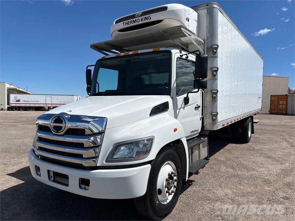Hino 268A شاحنات ذات هيكل صندوقي
