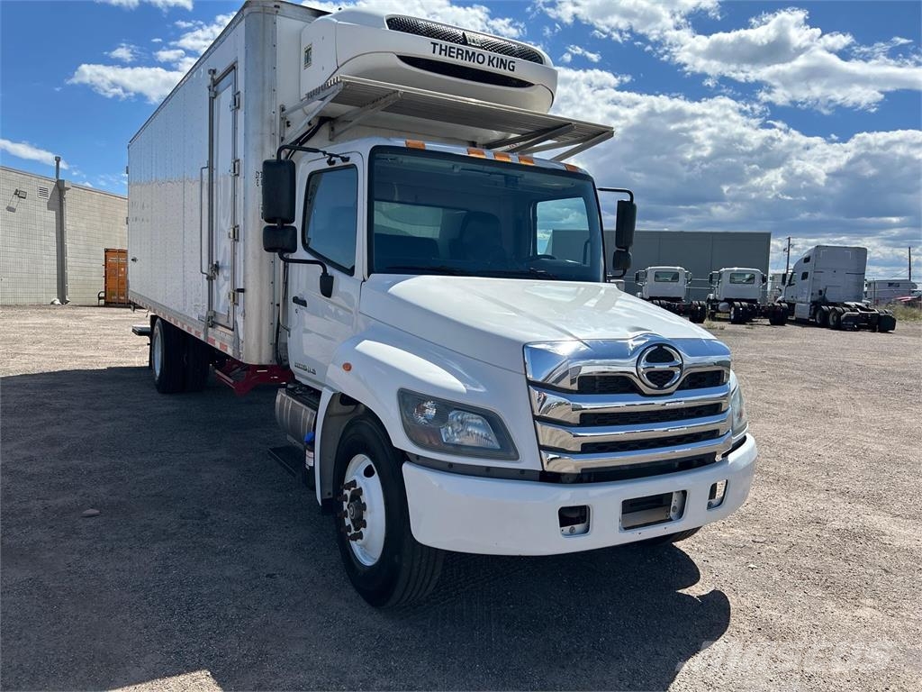 Hino 268A شاحنات ذات هيكل صندوقي