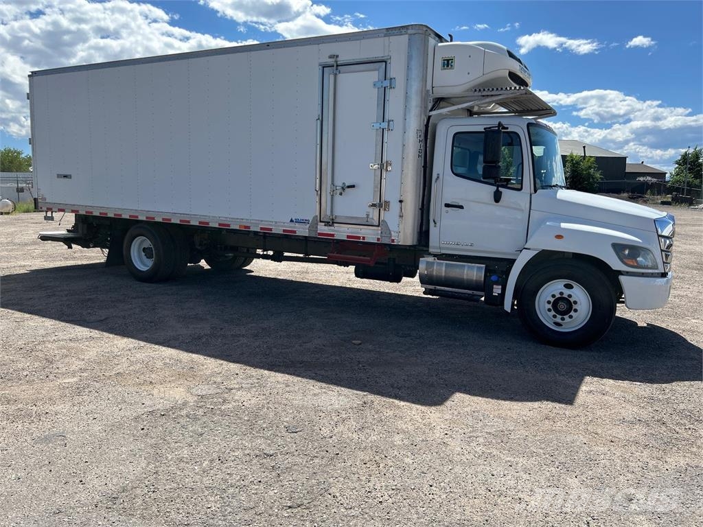Hino 268A شاحنات ذات هيكل صندوقي