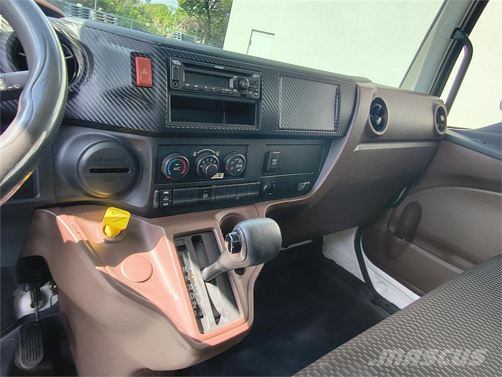 Hino 338 شاحنات ذات هيكل صندوقي