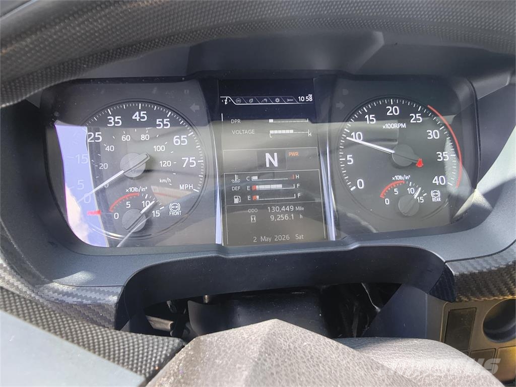 Hino 338 شاحنات ذات هيكل صندوقي