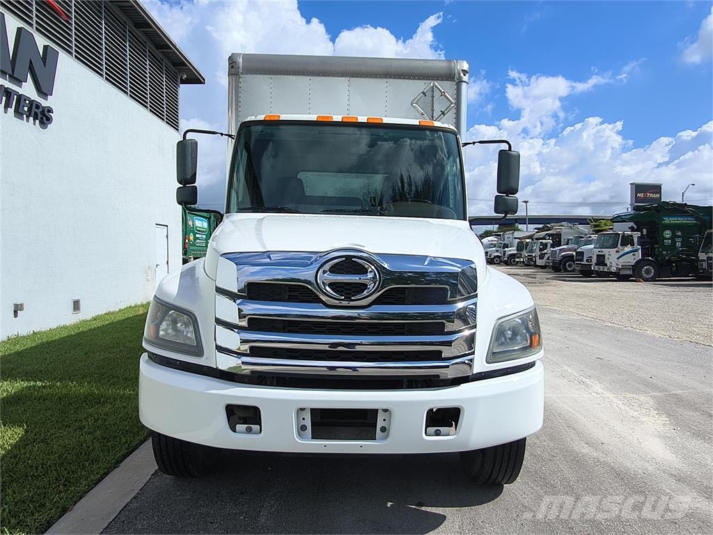 Hino 338 شاحنات ذات هيكل صندوقي