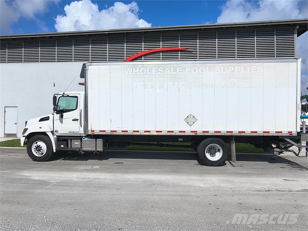 Hino 338 شاحنات ذات هيكل صندوقي
