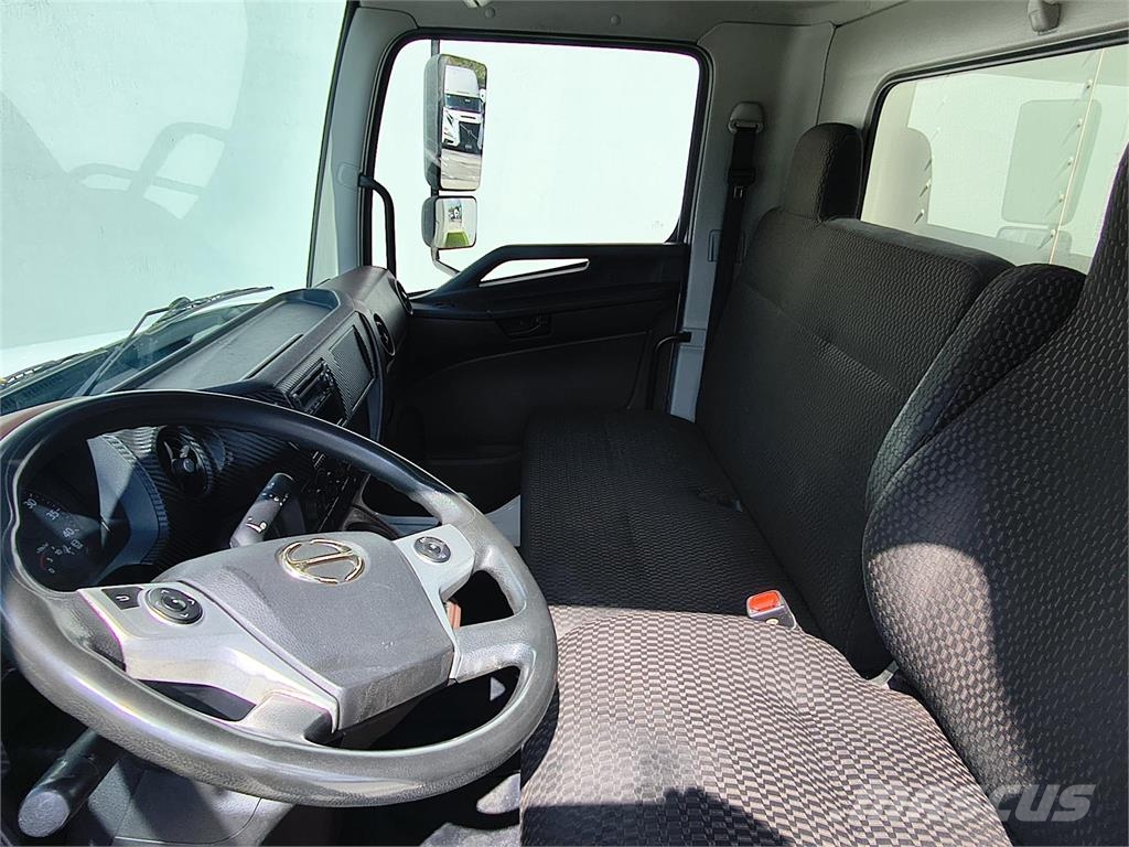 Hino 338 شاحنات ذات هيكل صندوقي