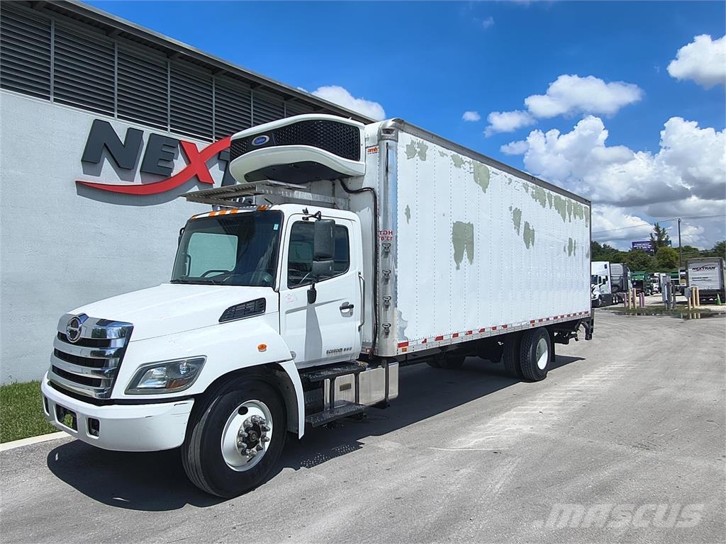 Hino 338 Camiones con caja de remolque