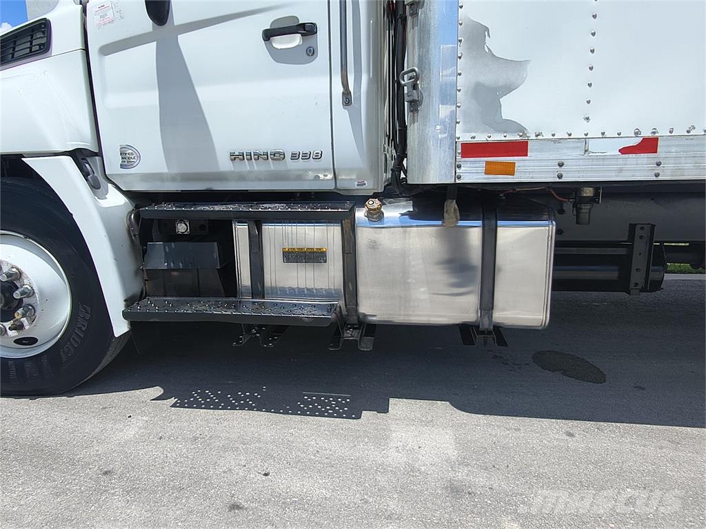 Hino 338 Camiones con caja de remolque
