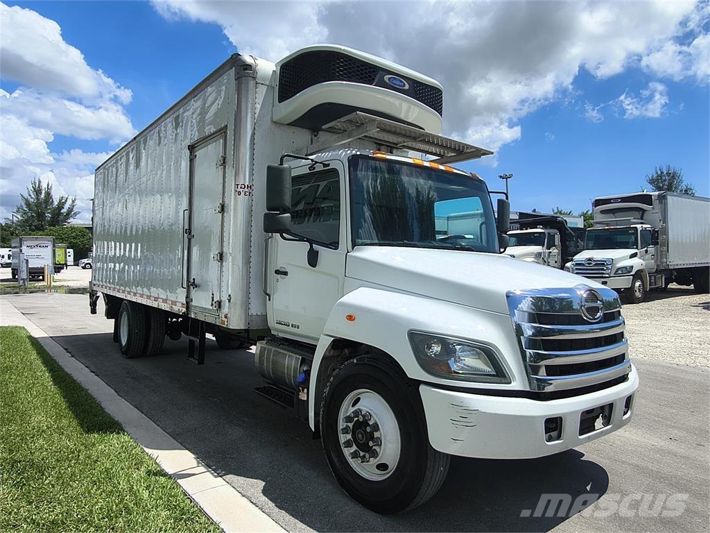 Hino 338 Camiones con caja de remolque
