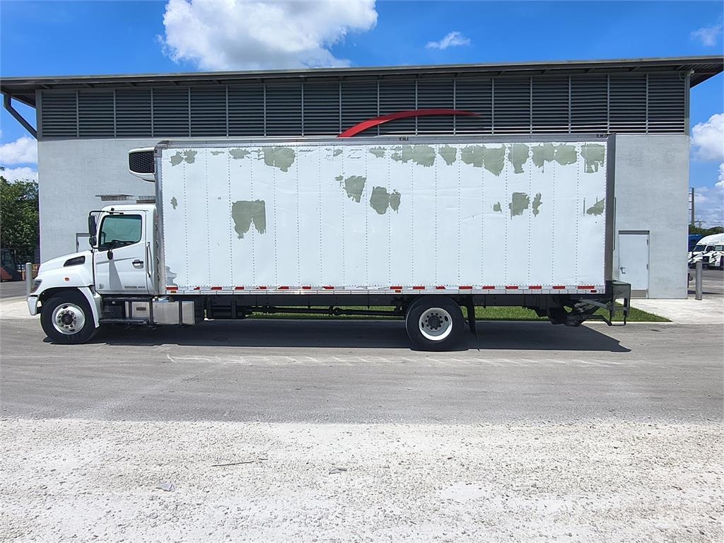 Hino 338 Camiones con caja de remolque