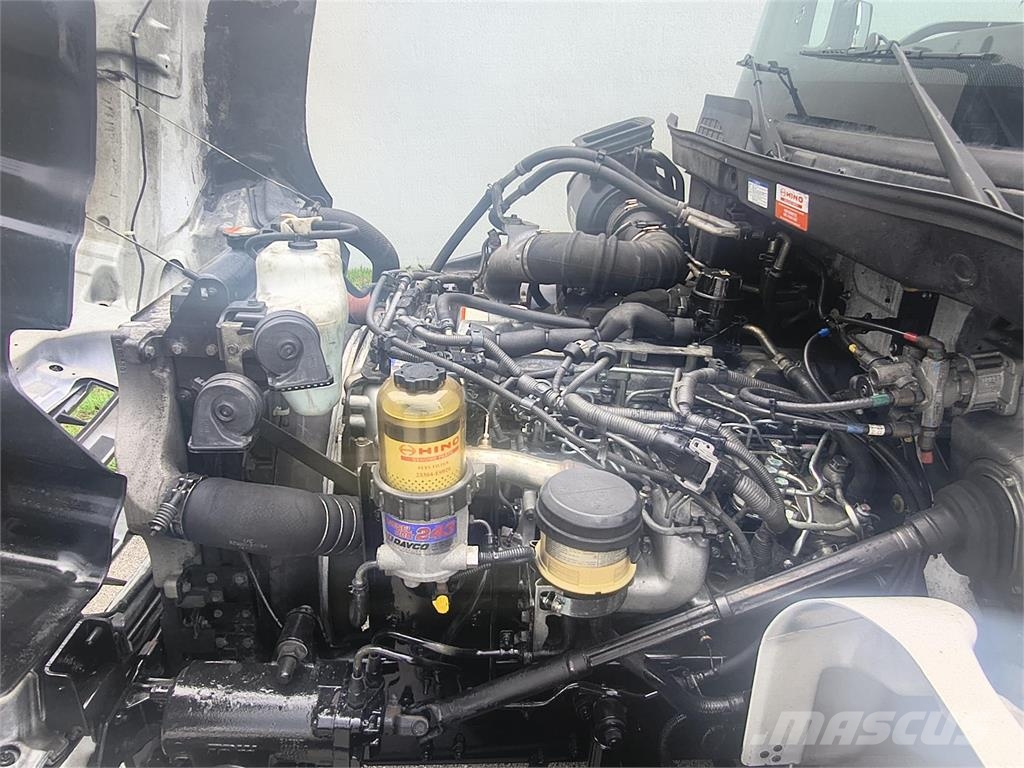 Hino 338 Furgons