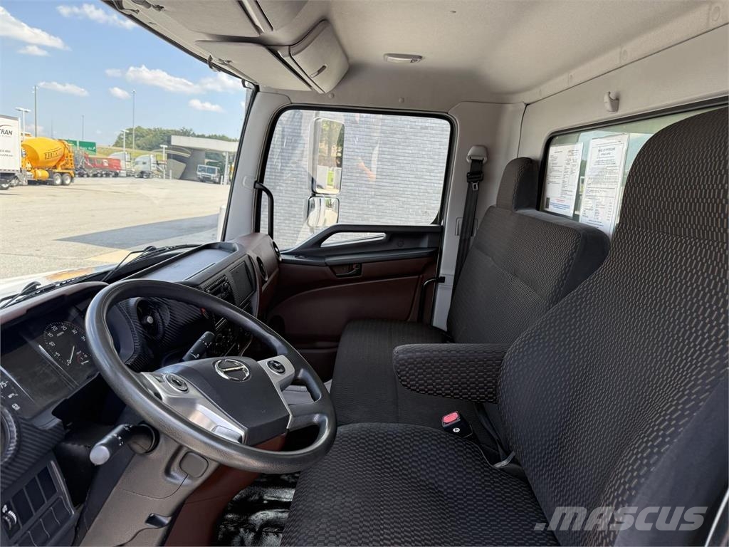 Hino L6 Bakwagens met gesloten opbouw
