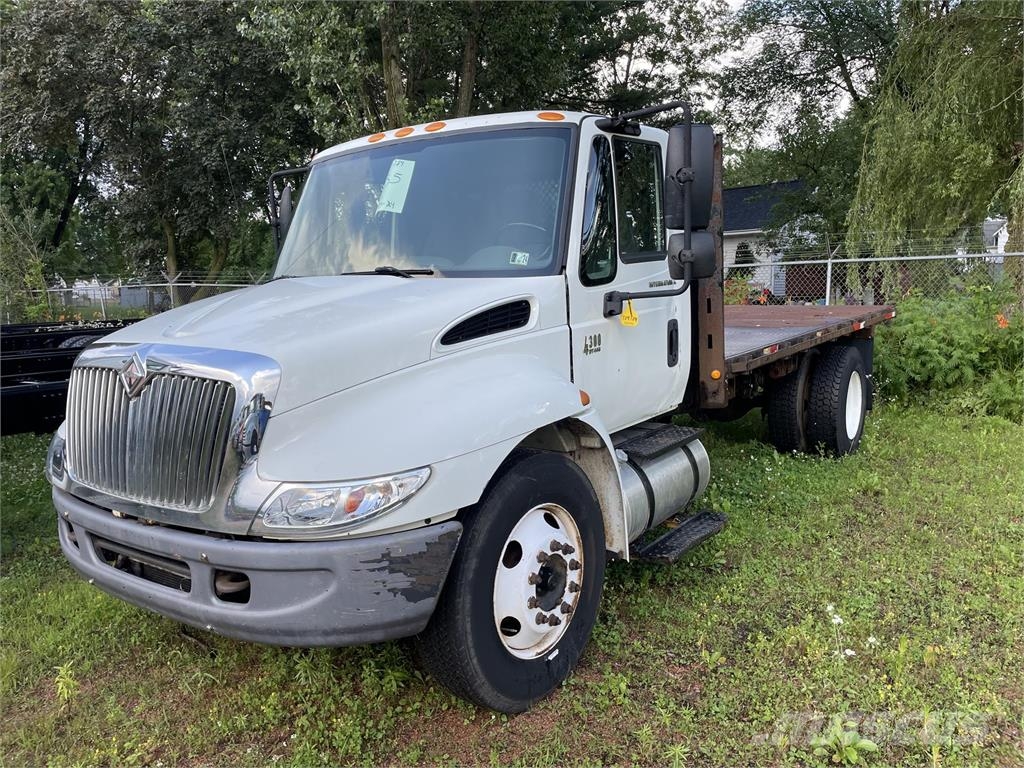 International 4300 شاحنات أخرى