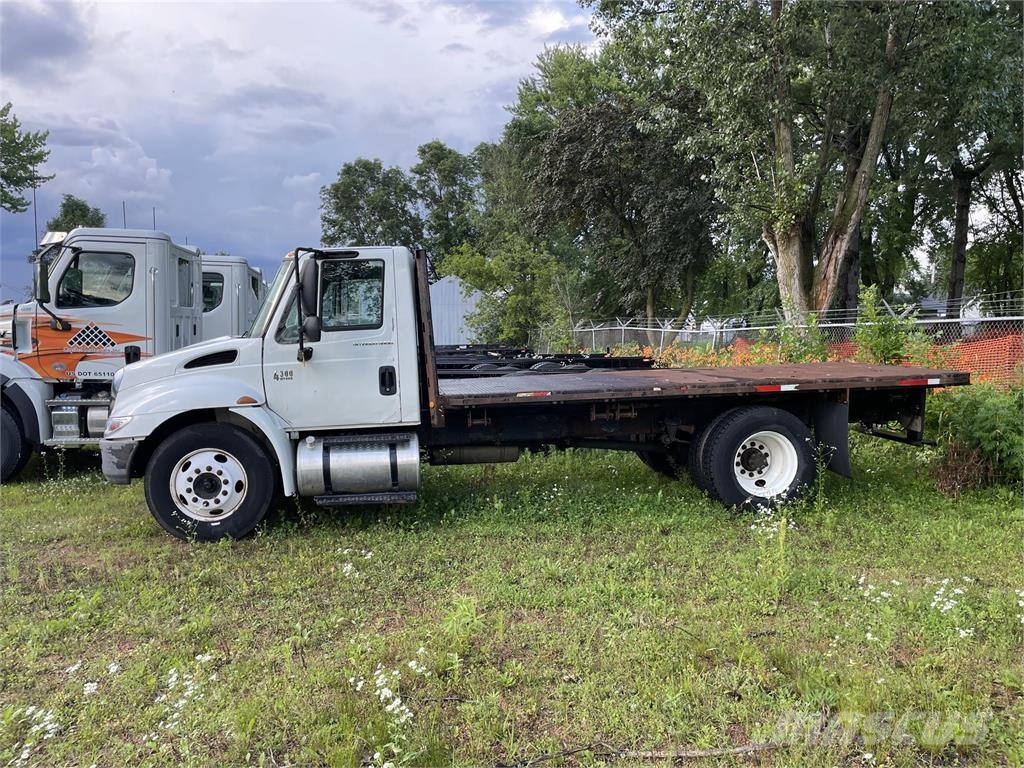 International 4300 شاحنات أخرى