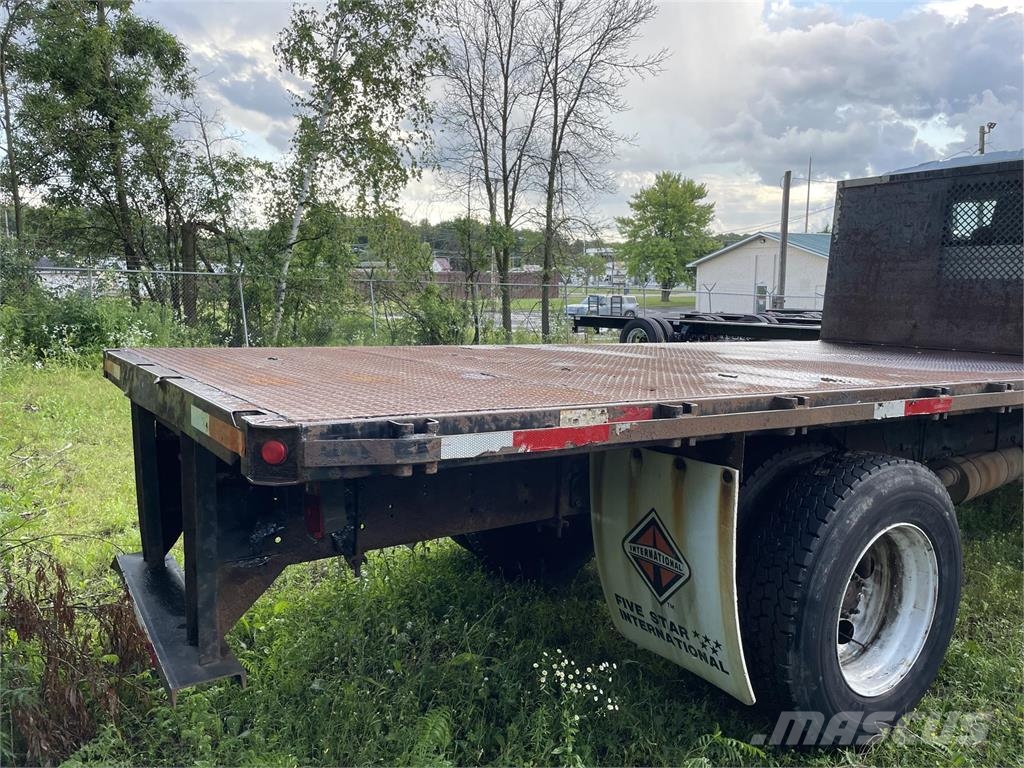 International 4300 شاحنات أخرى