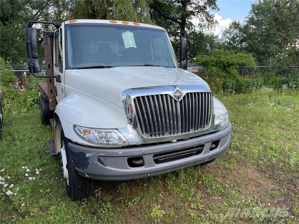 International 4300 شاحنات أخرى