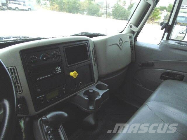 International 4300 24' REF CL Camiones caja cerrada
