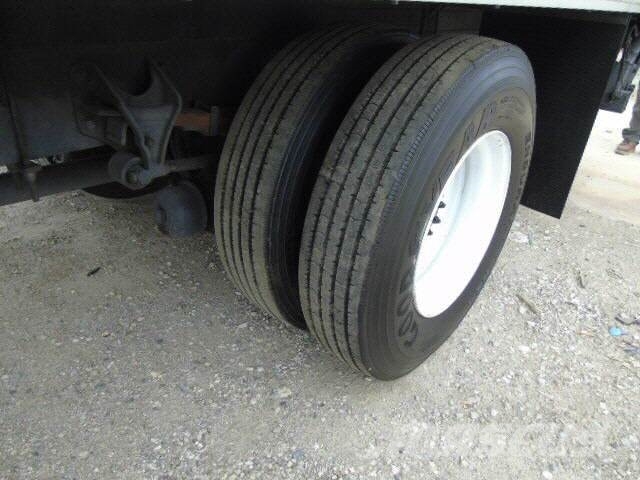 International 4300 24' REF CL Camiones caja cerrada