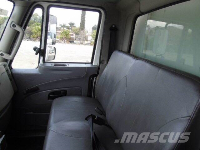 International 4300 24' REF CL Camiones caja cerrada