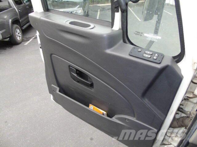 International 4300 26' CLASS Camiones caja cerrada