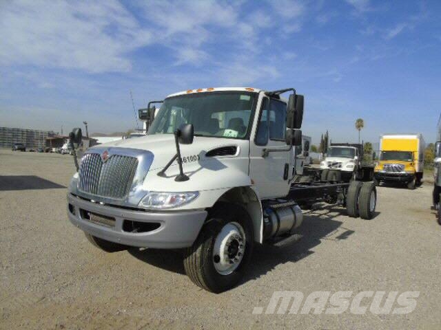 International 4300 C+C 平板车