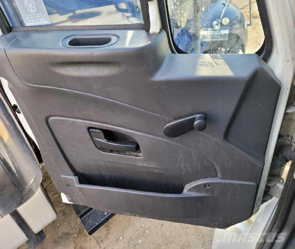 International 4300 C+C 平板车