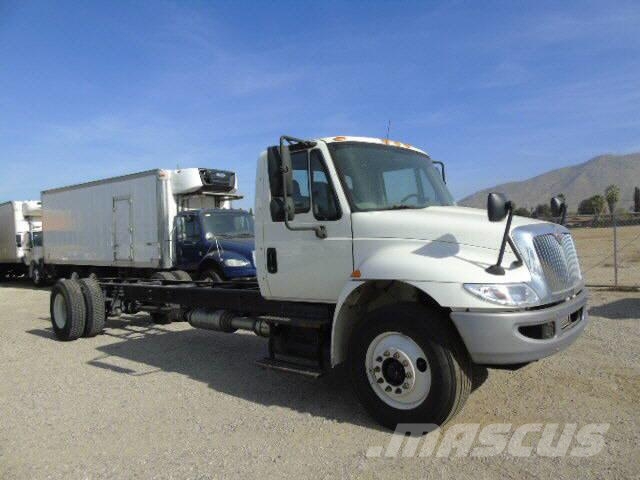 International 4300 C+C 平板车