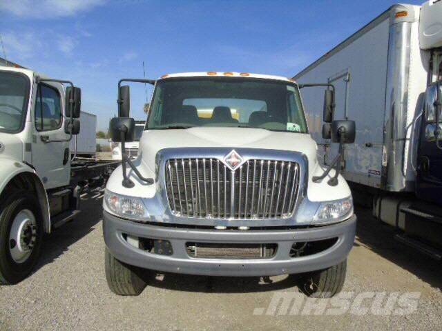 International 4300 C+C 平板车
