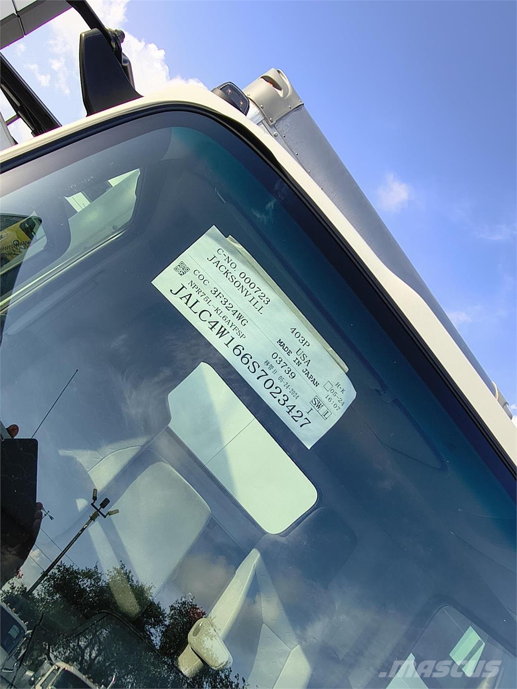Isuzu NPR-3F324 Bakwagens met gesloten opbouw
