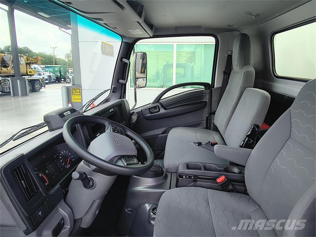 Isuzu NPR-3F324 Bakwagens met gesloten opbouw